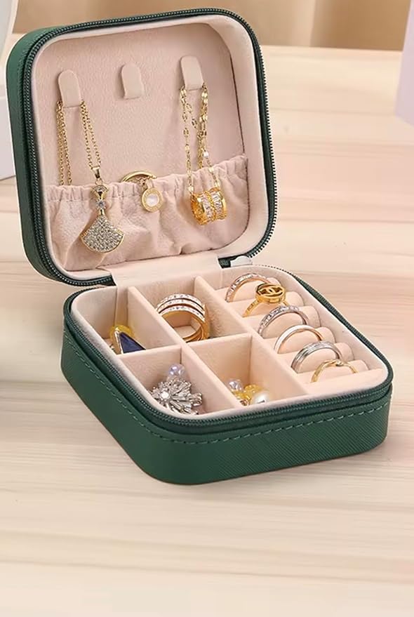 Travel Jewelry Organizer Box – Compact PU Leather Case with Necklace Hooks, Ring & Earring Storage, Soft Pink Interior, Emerald Green