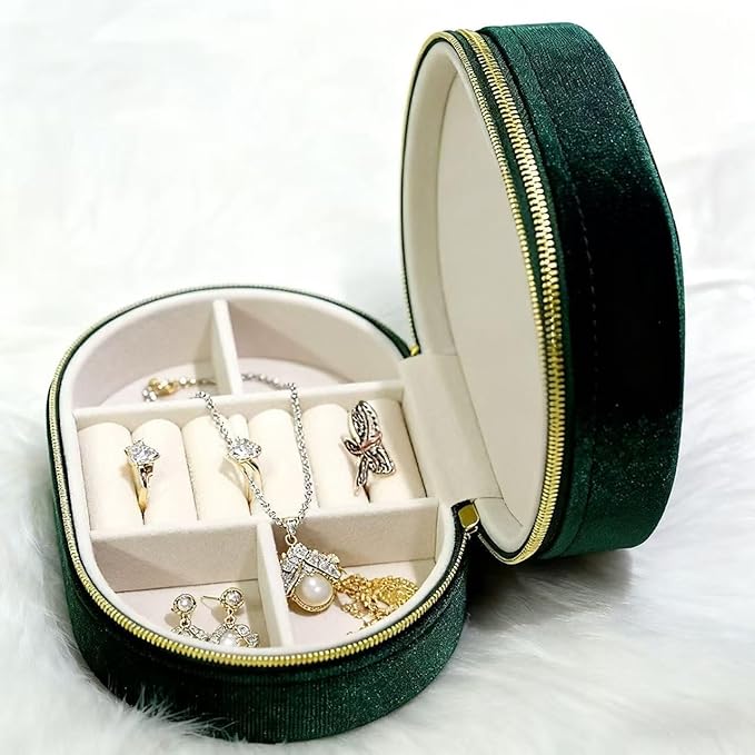 Jinglong Ins-style Velvet Jewelry Box, Portable Travel Jewelry Organizer, Retro Green/Cream White Exquisite Accessory Storage Box (White)