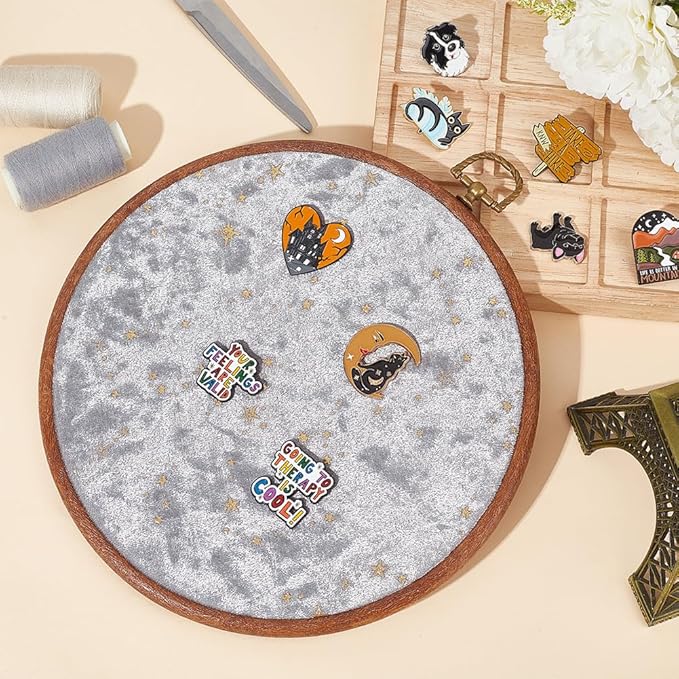 Wall Hanging Brooch Round Pin Board Enamel Pin Display Holder Jewelry Badge Display Collection Board Brooch Round Pin Display Stand for Stud Earring Collectibles Display Wall Decor Grey