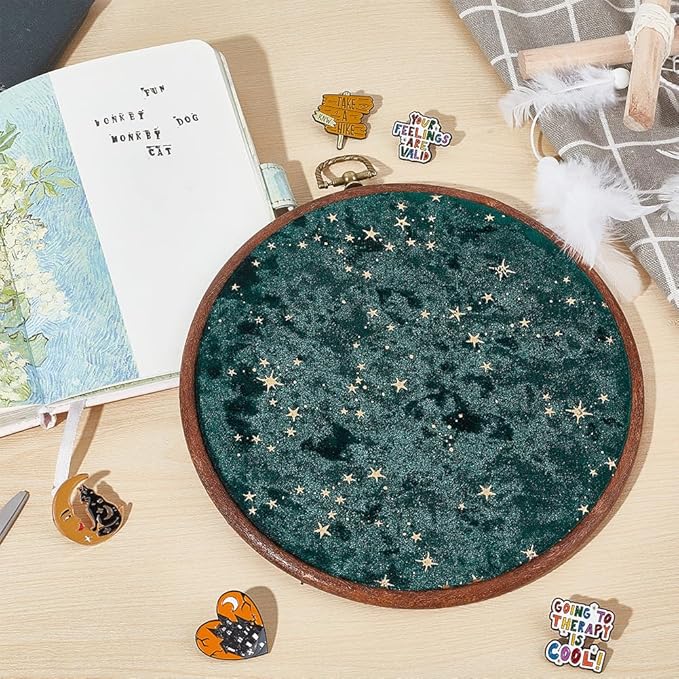 Wall Hanging Brooch Round Pin Board Enamel Pin Display Holder Jewelry Badge Display Collection Board Brooch Round Pin Display Stand for Stud Earring Collectibles Display Wall Decor Green