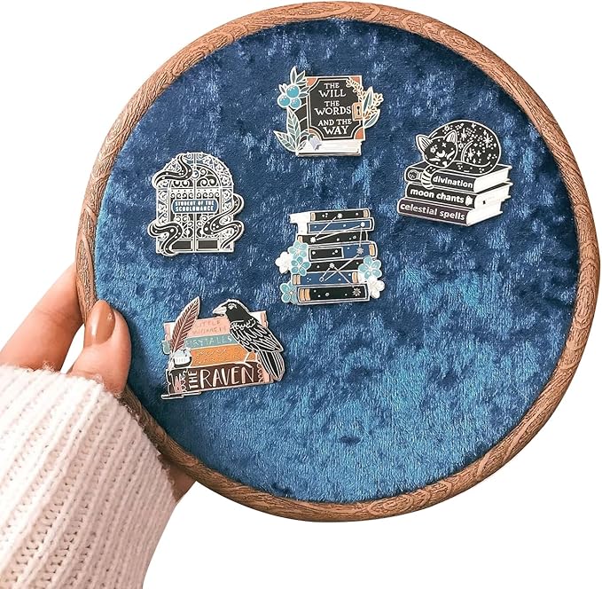 Badge Display Stand Vintage Badge Collection Canvas Hanging Breastpin Jewelry Storage Organizer Wall Display Board for Pin Badges and Brooch