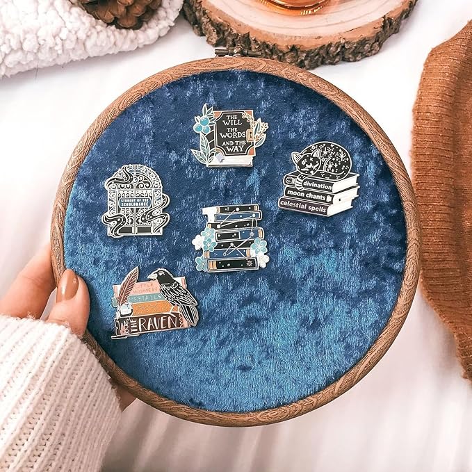 Badge Display Stand Vintage Badge Collection Canvas Hanging Breastpin Jewelry Storage Organizer Wall Display Board for Pin Badges and Brooch